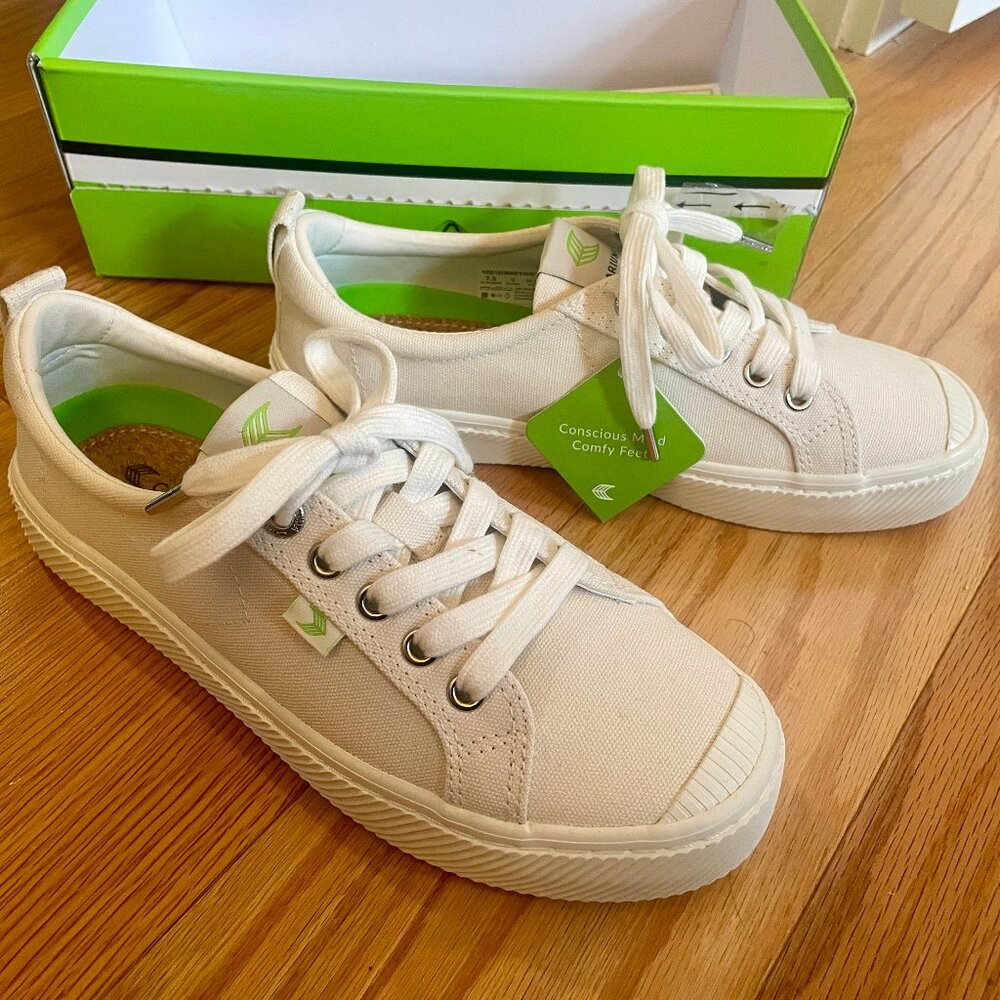 Cariuma OCA Low Off-White Canvas Sneaker NWT